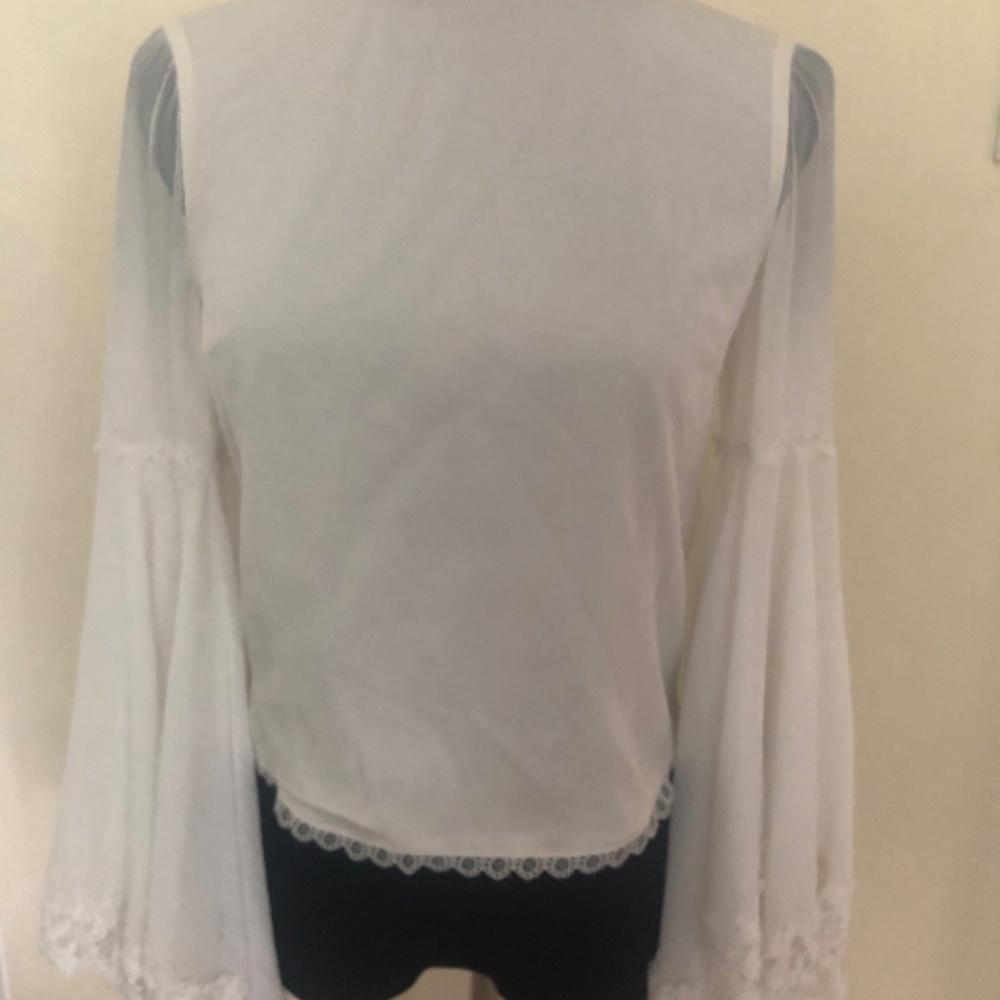 Alice + Olive White Bell Sleeve Blouse